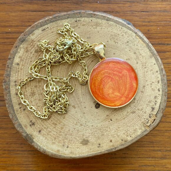 Peach Creamsicle Mica Powder Epoxy Round Gold Medallion 24 in Gold Plated Chain - Picture 2 of 8